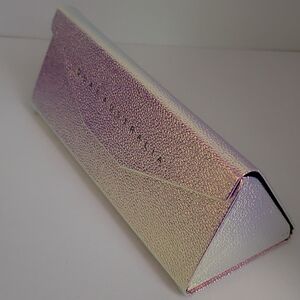 QUAY AUSTRALIA Iridescent Sunglass Case